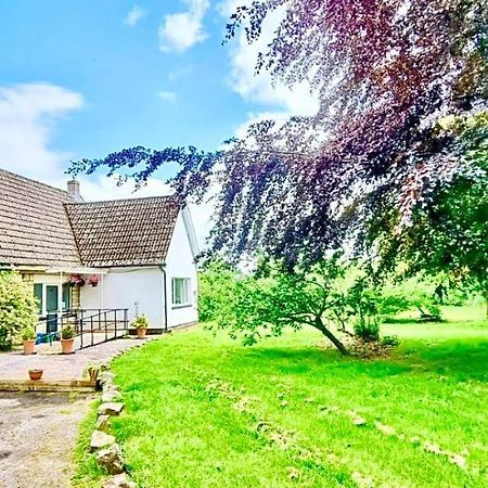 Three Bedroom Rural, Relaxing And Peaceful,Dogs Welcome! With Cymru Holidays Abergavenny ภายนอก รูปภาพ