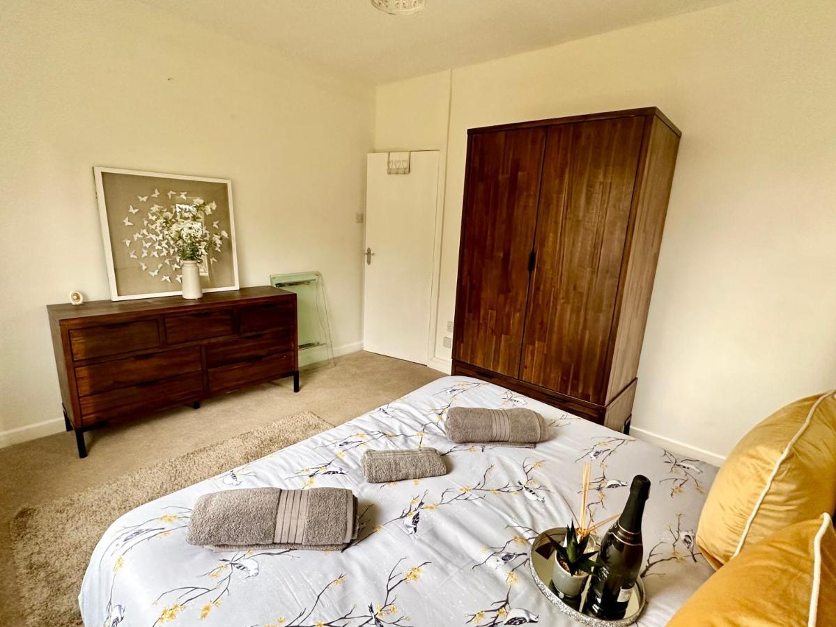 Three Bedroom Rural, Relaxing And Peaceful,Dogs Welcome! With Cymru Holidays Abergavenny ภายนอก รูปภาพ