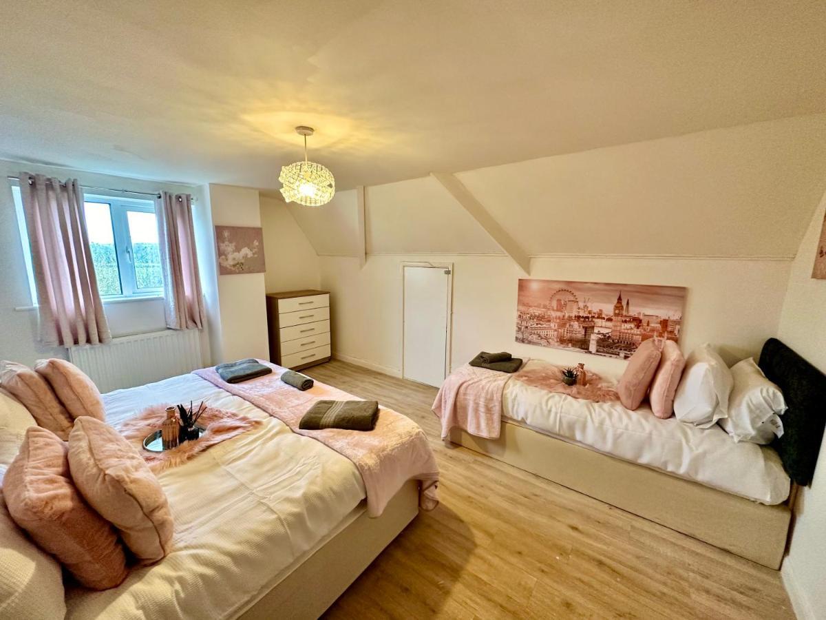 Three Bedroom Rural, Relaxing And Peaceful,Dogs Welcome! With Cymru Holidays Abergavenny ภายนอก รูปภาพ