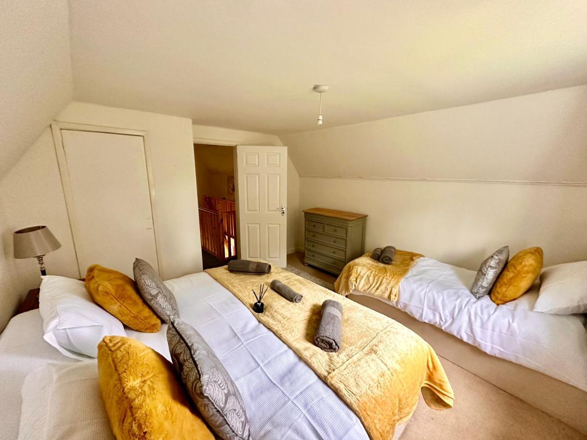 Three Bedroom Rural, Relaxing And Peaceful,Dogs Welcome! With Cymru Holidays Abergavenny ภายนอก รูปภาพ