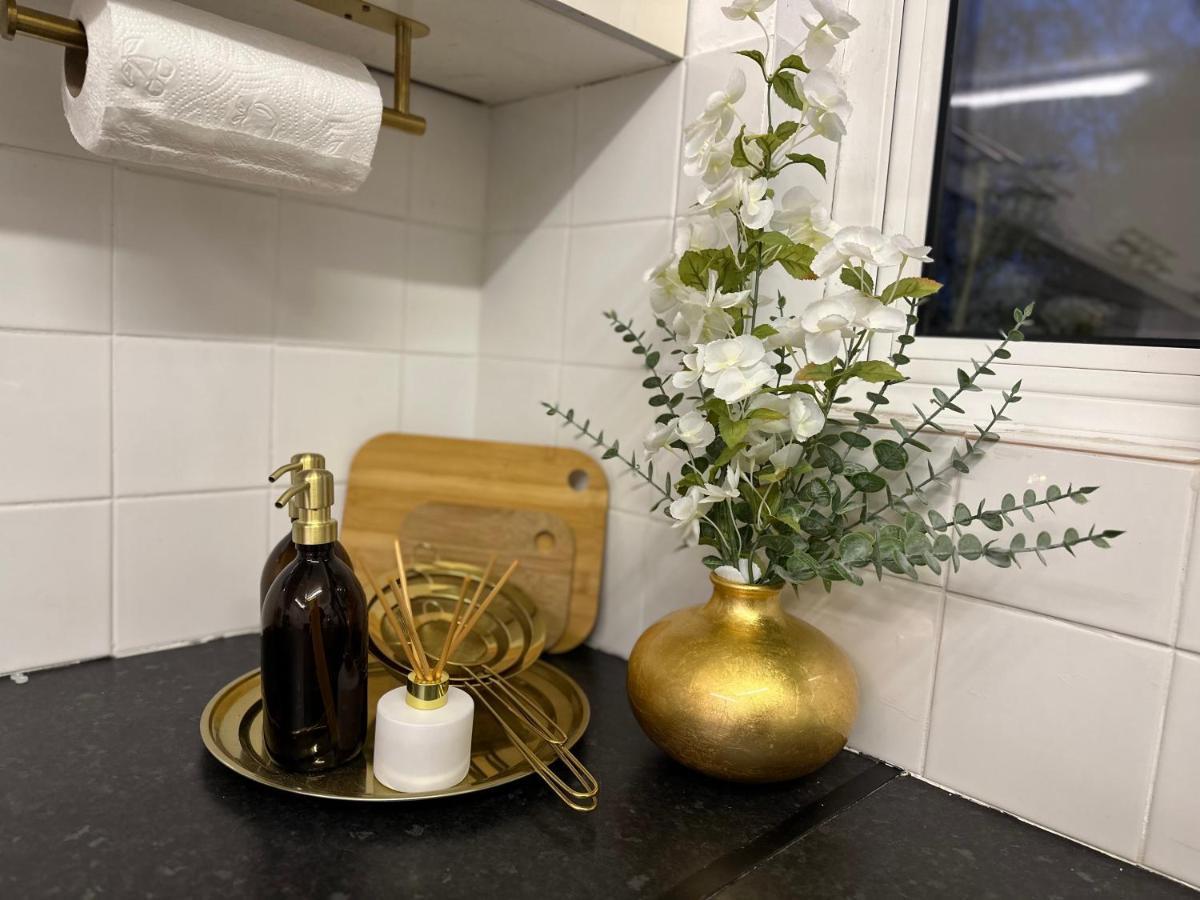 Three Bedroom Rural, Relaxing And Peaceful,Dogs Welcome! With Cymru Holidays Abergavenny ภายนอก รูปภาพ
