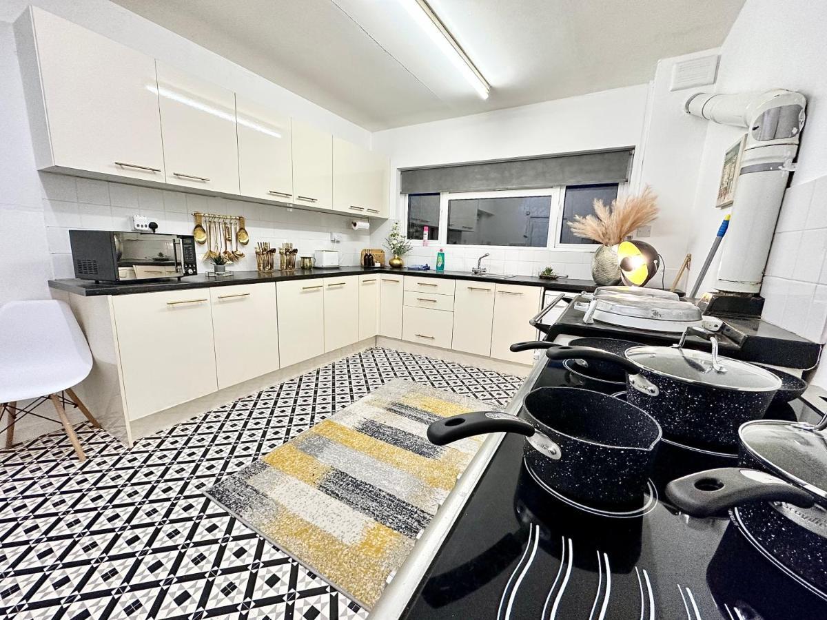 Three Bedroom Rural, Relaxing And Peaceful,Dogs Welcome! With Cymru Holidays Abergavenny ภายนอก รูปภาพ