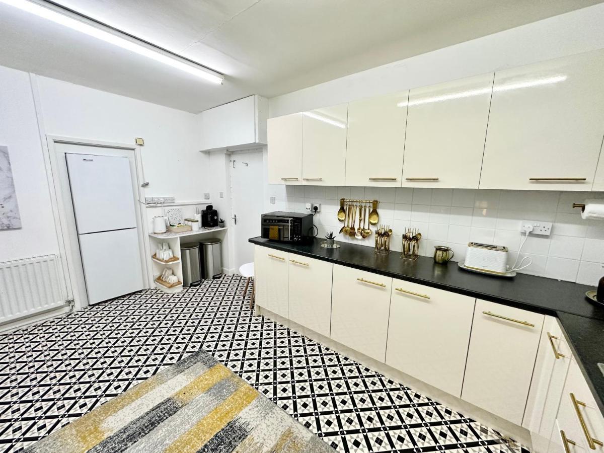 Three Bedroom Rural, Relaxing And Peaceful,Dogs Welcome! With Cymru Holidays Abergavenny ภายนอก รูปภาพ