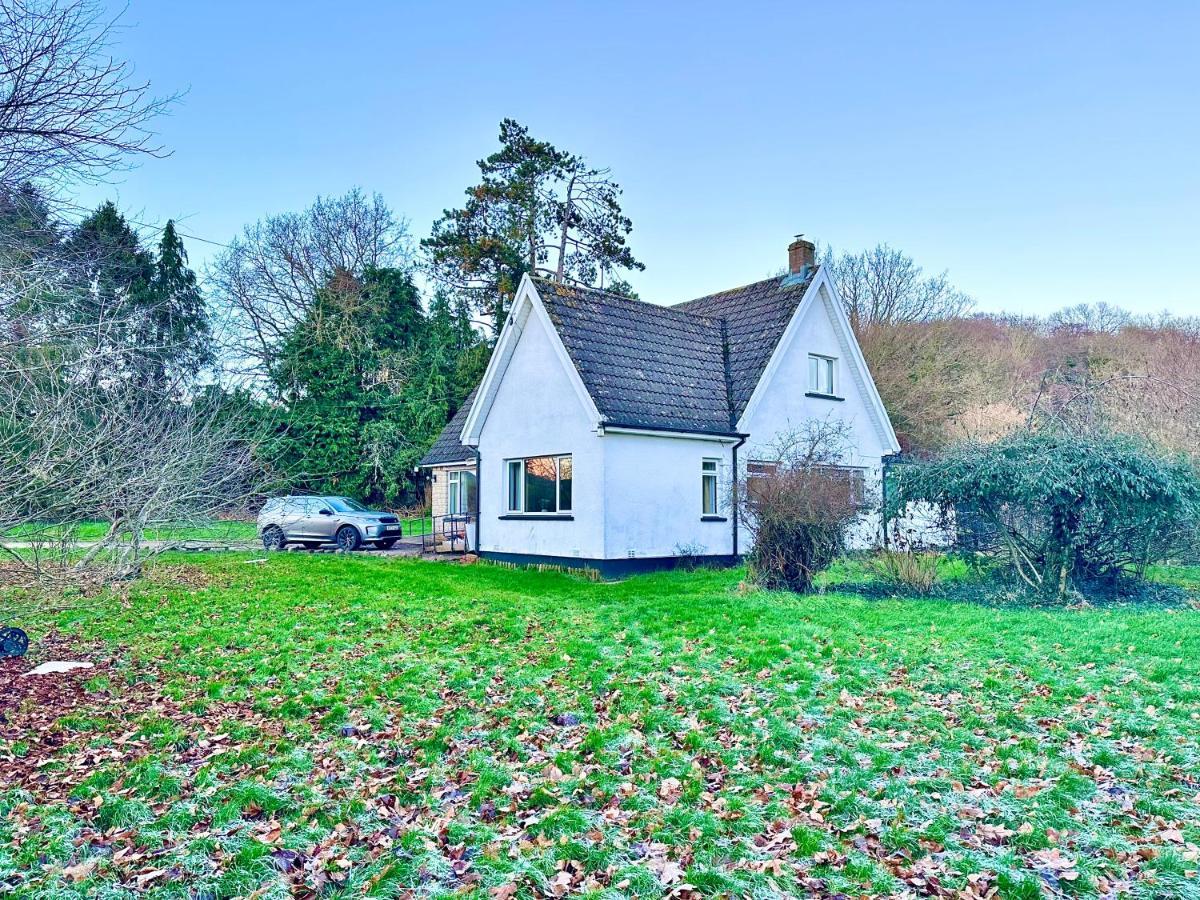 Three Bedroom Rural, Relaxing And Peaceful,Dogs Welcome! With Cymru Holidays Abergavenny ภายนอก รูปภาพ