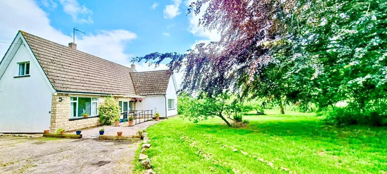 Three Bedroom Rural, Relaxing And Peaceful,Dogs Welcome! With Cymru Holidays Abergavenny ภายนอก รูปภาพ