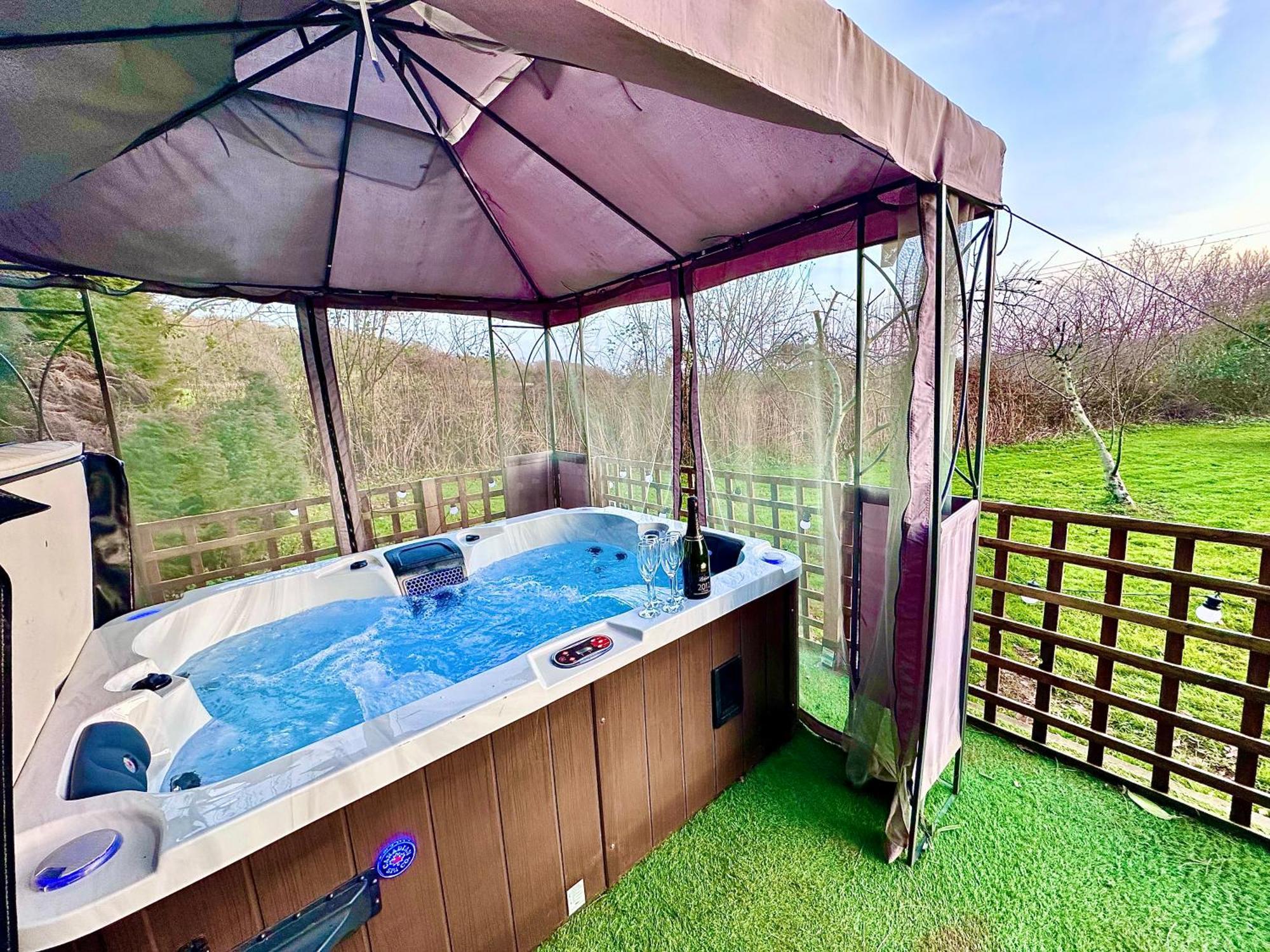 Three Bedroom Rural, Relaxing And Peaceful,Dogs Welcome! With Cymru Holidays Abergavenny ภายนอก รูปภาพ