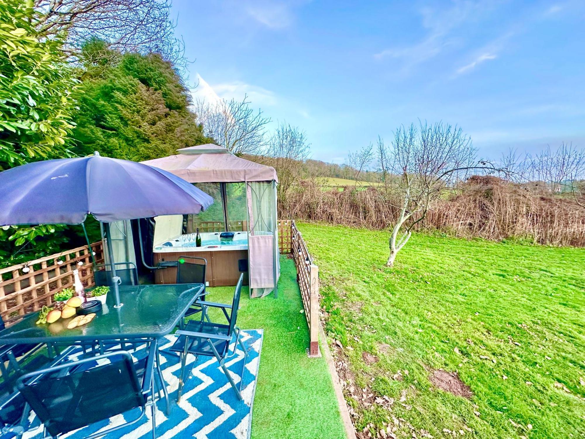 Three Bedroom Rural, Relaxing And Peaceful,Dogs Welcome! With Cymru Holidays Abergavenny ภายนอก รูปภาพ
