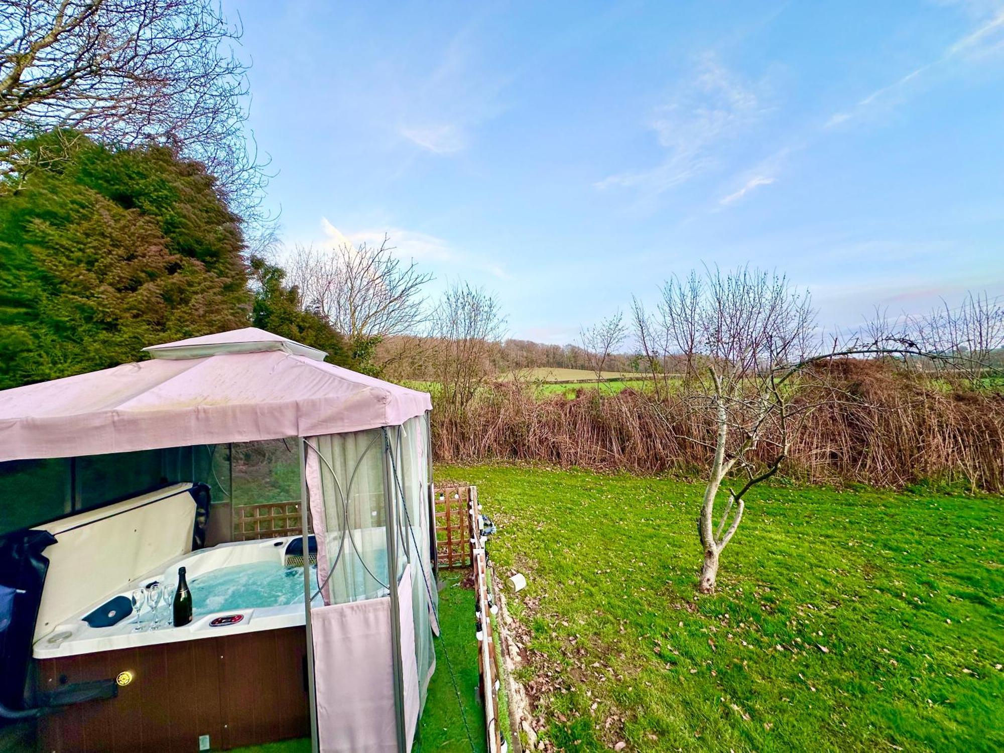 Three Bedroom Rural, Relaxing And Peaceful,Dogs Welcome! With Cymru Holidays Abergavenny ภายนอก รูปภาพ